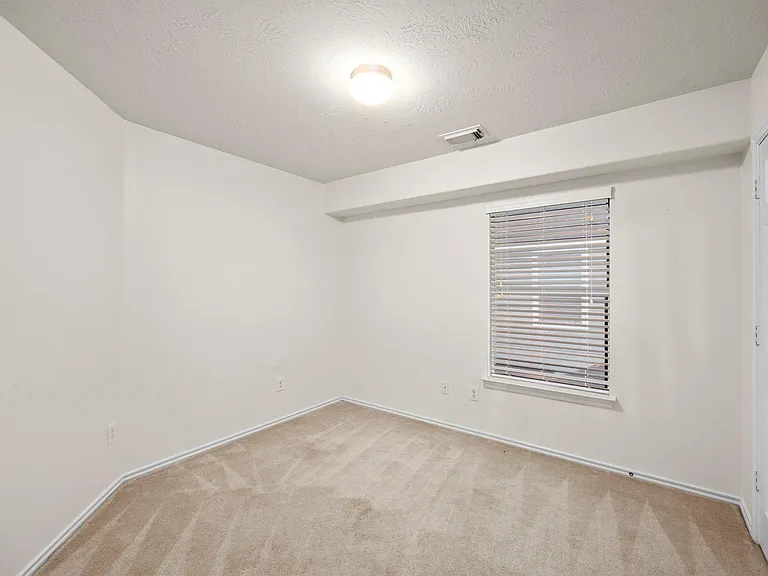 12475 Saratoga Woods Ln — Photo 23