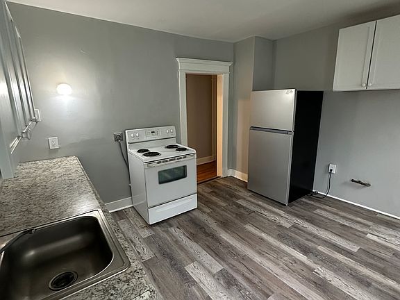 2nd image of 35 Webb St #22