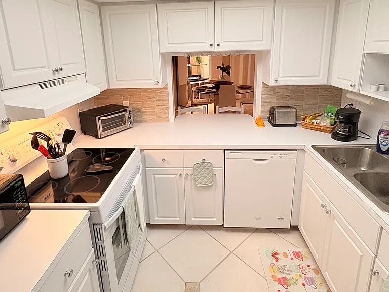 269 Palm Dr #3 — Photo 25