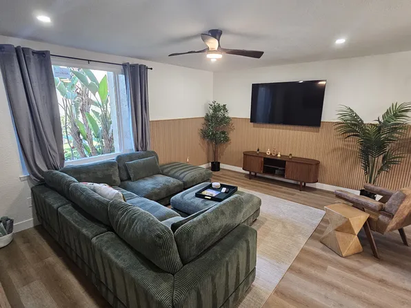 110 E Via Escuela Unit C, Palm Springs, CA 92262