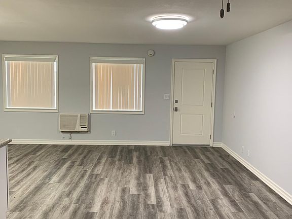 2nd image of 2806 W Victory Blvd APT C