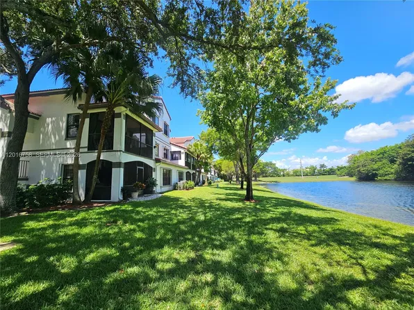 15825 SW 3rd Ct APT 204, Pembroke Pines, FL 33027