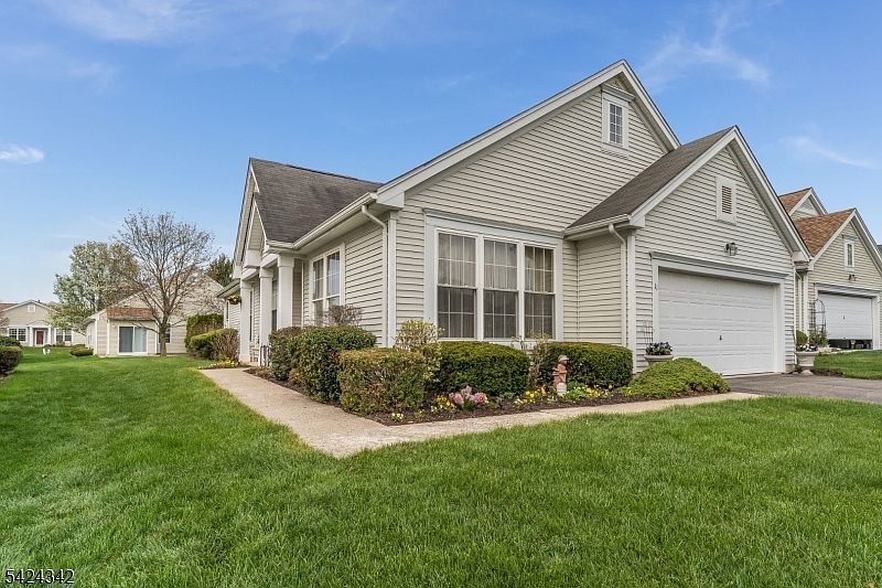 1st image of 11 Stafford Ln