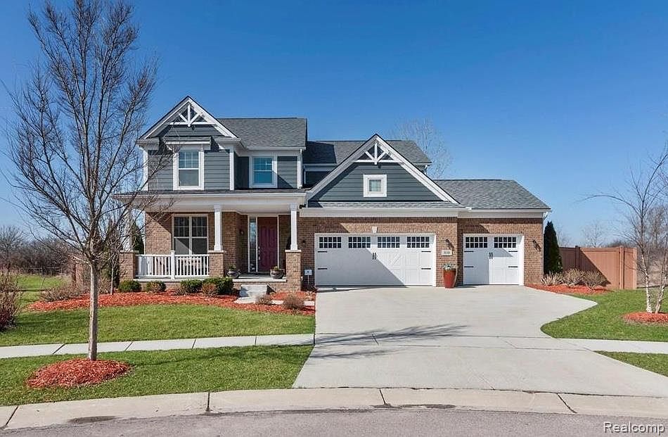 1st image of 830 Lake Woods Dr