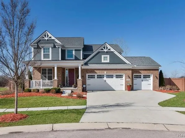 830 Lake Woods Dr, Canton, MI 48188