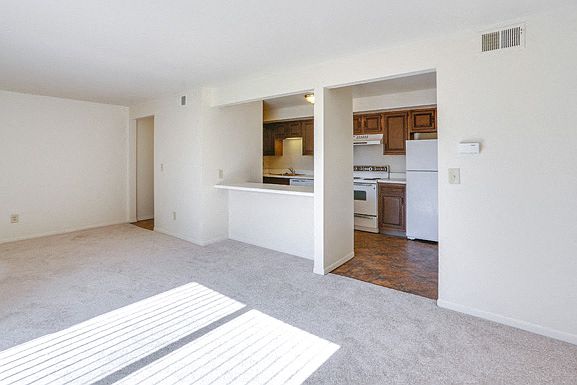 1 Bedroom Unit - Kitchen and Dining Area