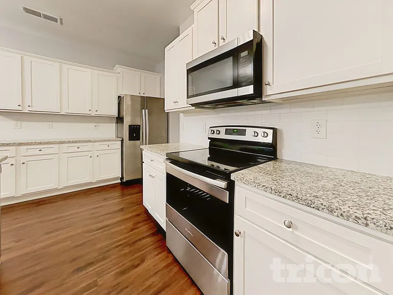 2271 Wentworth Park Dr — Photo 6