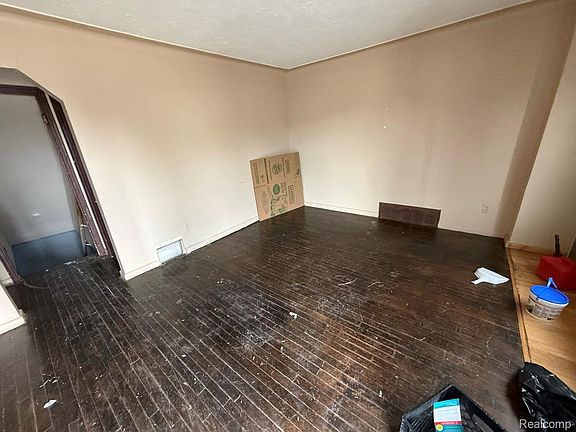 4th image of 12864 Burt Rd