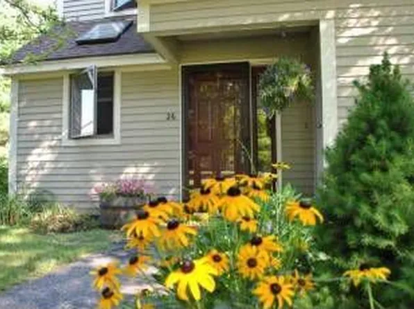 26 Linwood Rd, Freeport, ME 04032