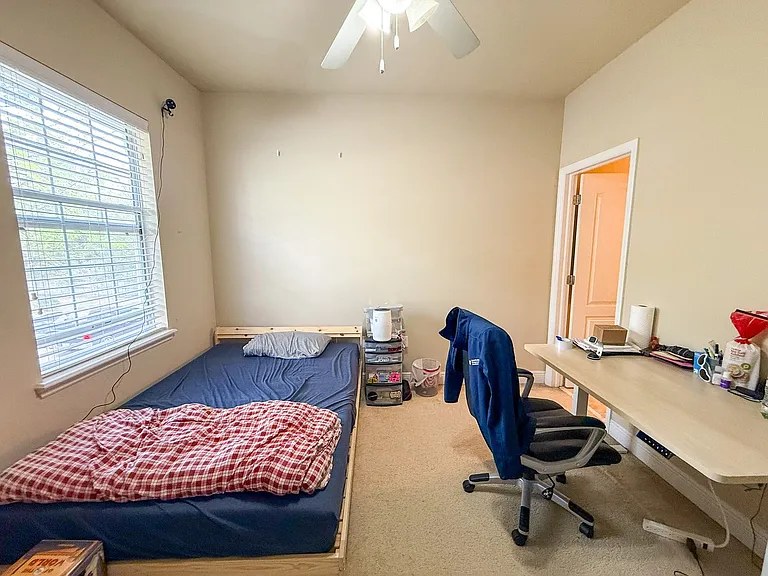 2942 SW 35th Pl #33 — Photo 11