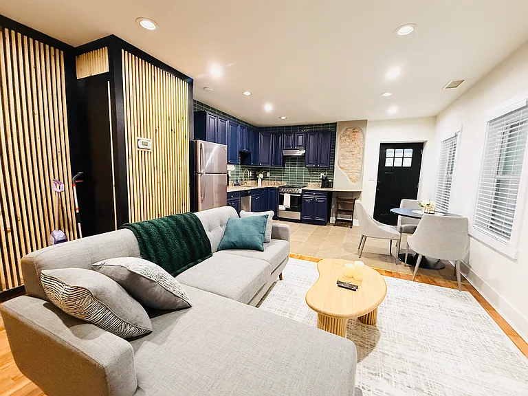 2504 E York St #2 — Photo 2