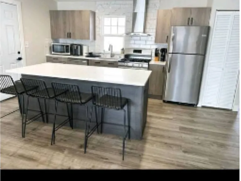 1014 Knox St — Photo 3