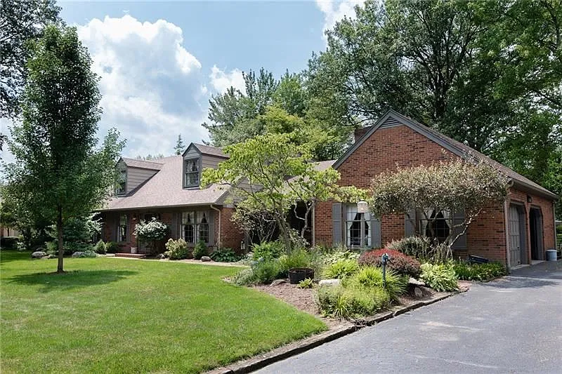 702 Briarwood Rd photo 1