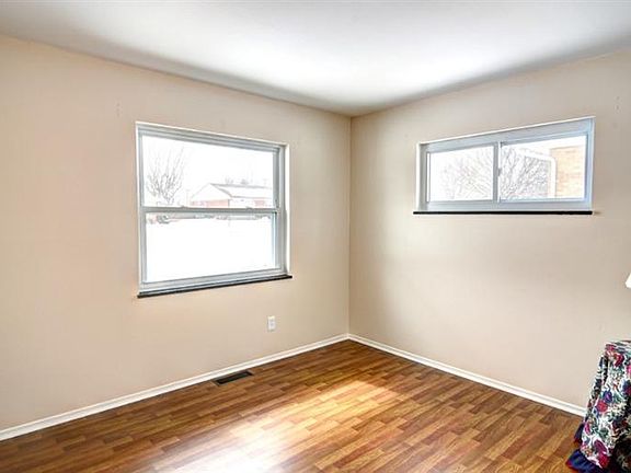 5th image of 1021 Chateau Dr
