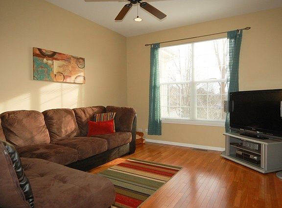 2nd image of 476 Broadmoor Ln
