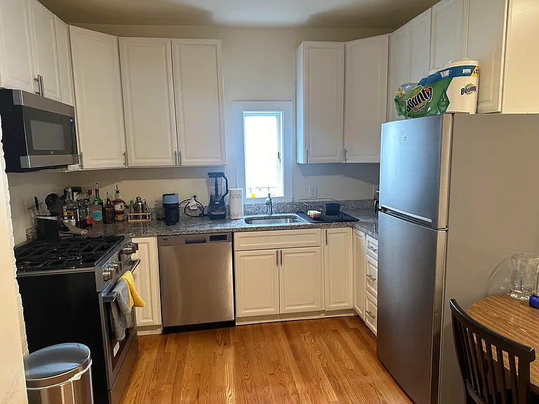 525 E 3rd St #3 — Photo 1