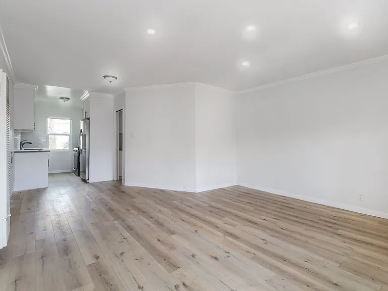 1736 N Normandie Ave — Photo 3