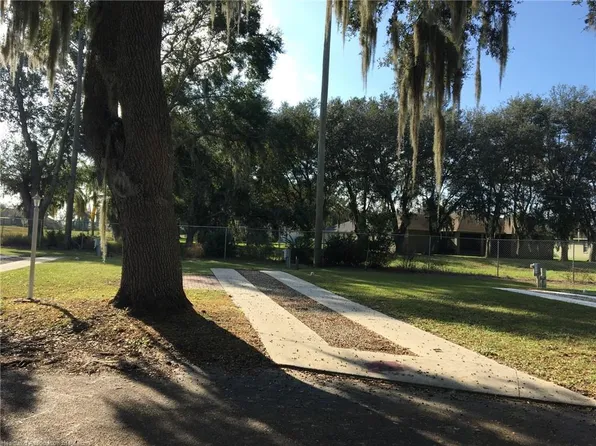 2931 Par Dr, Bowling Green, FL 33834