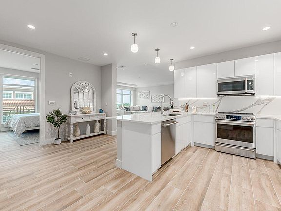 2nd image of 41 SW Seminole Street #410