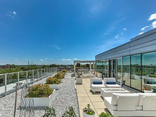2365 Rue St #604A, Montreal, QC H3K 1B3