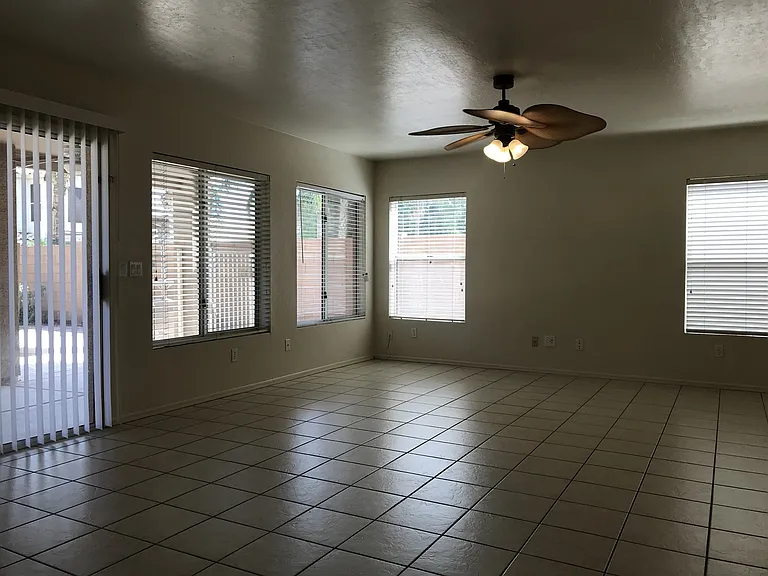 1710 W Houston Ave — Photo 13