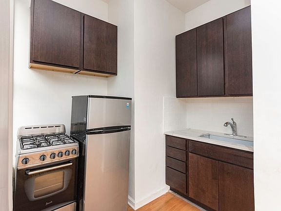 3rd image of 730 W Cornelia Ave APT 306