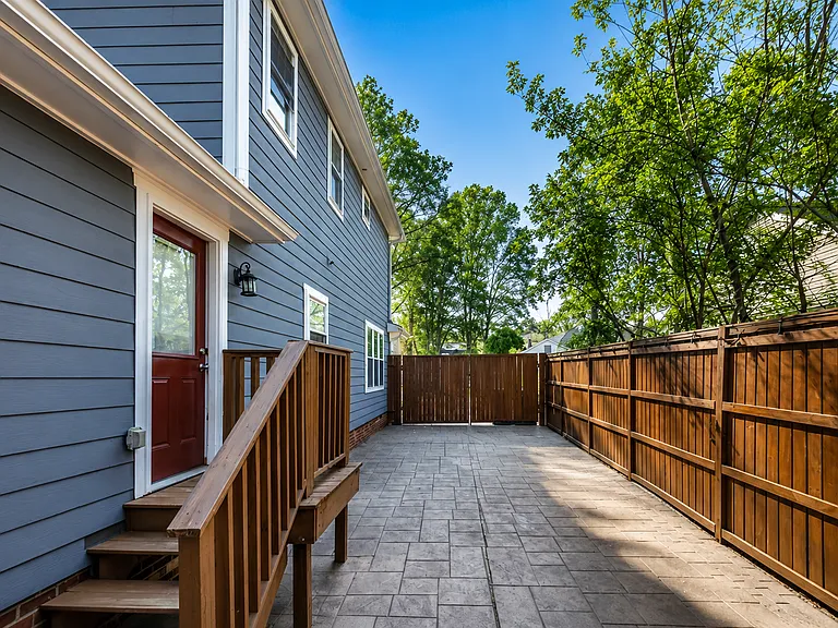 2511 Yadkin Ave — Photo 14
