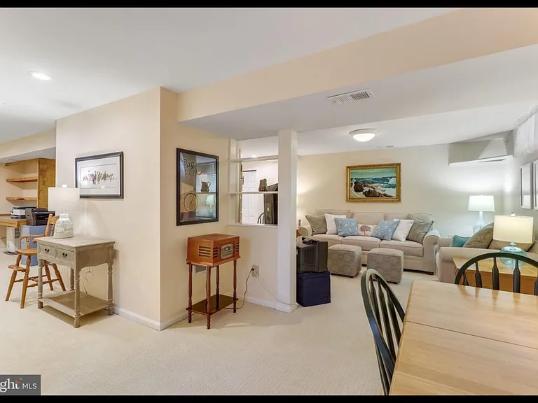 210 Pin Oak Ct — Photo 31