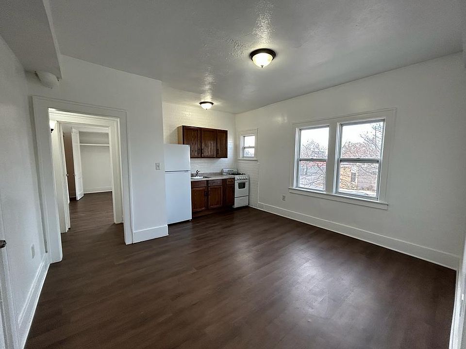 kitchen/living area
