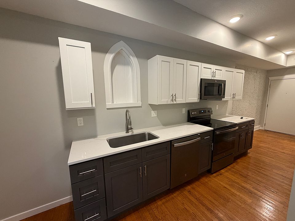 1st image of 606 W Ohio St #103