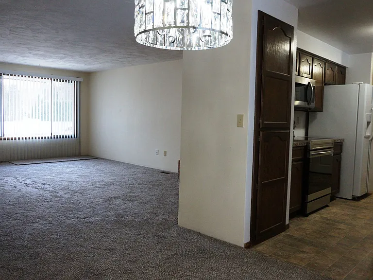 9615-9617 N Indian Trail Rd — Photo 9