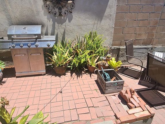 5th image of 1910 Slauson Ln