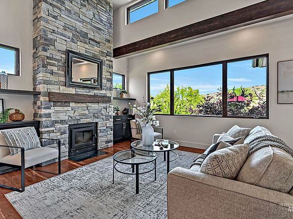 2nd image of 437 E Cave Ct