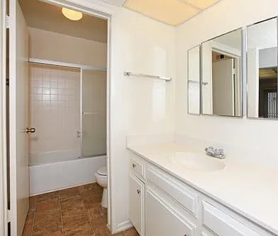 9802 Bloomfield St — Photo 20