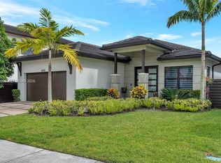 8820 NW 155th Ter, Miami Lakes, FL 33018