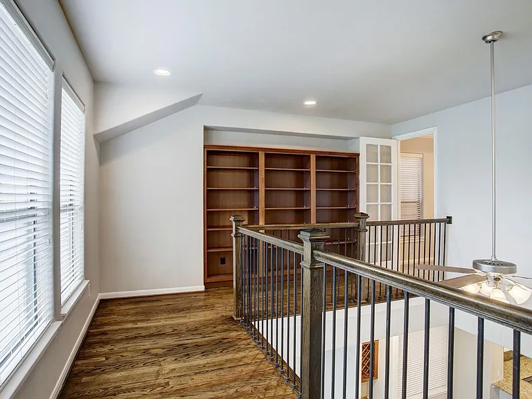 1046 W 23rd St #H — Photo 15