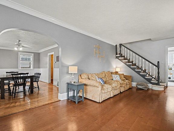 4th image of 801 Maple Row