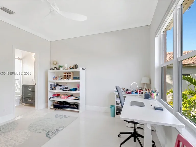 375 SW 16th St #1 — Photo 17