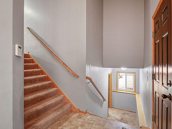 4th image of 800 Winsome Way NW