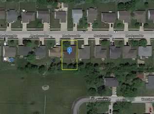 1215 Meadowood Dr, Danville, IN 46122