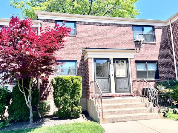 7531 217th St, Bayside, NY 11364