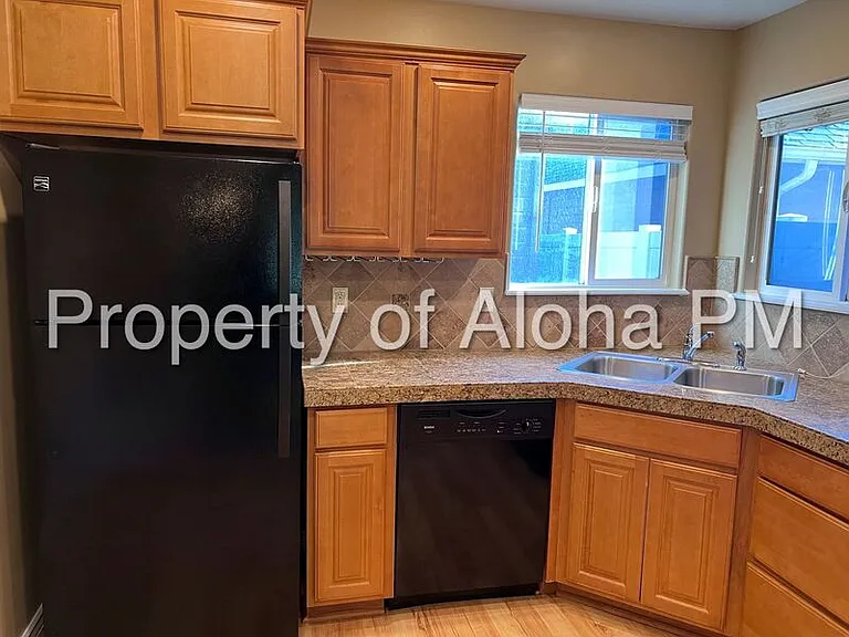 4542 W Brennen St — Photo 6
