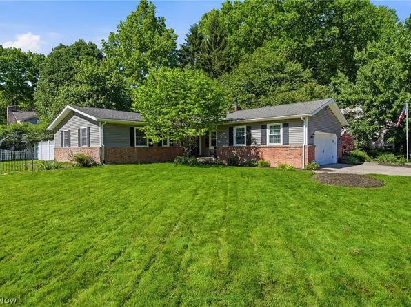 1484 Woodlake Blvd, Stow, OH 44224