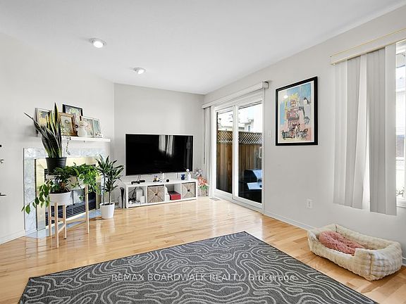 5th image of 79 Hunters Glen Cres