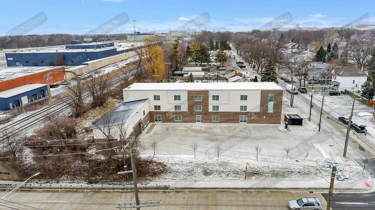 Building Photo - 4504 Oakwood Blvd #4