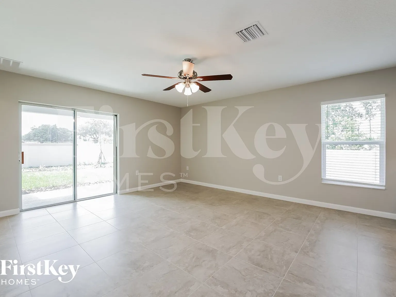4 bed, 2.0 bath, 2110 sqft, $2,035 — Photo 4