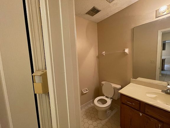 5th image of 9025 Creekside Dr