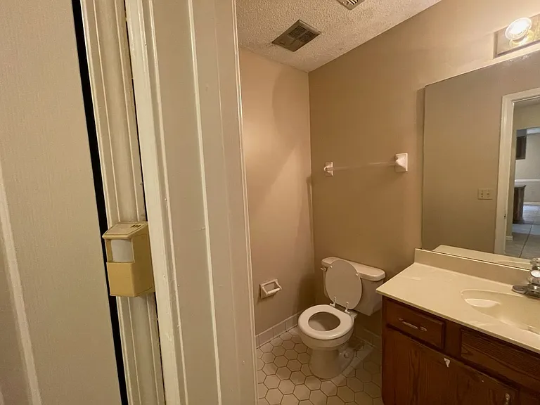 9025 Creekside Dr — Photo 5