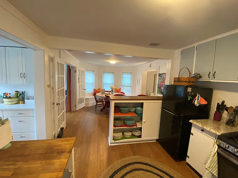 210 Howe St — Photo 9