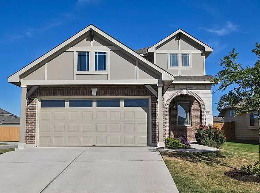 Beautiful Saddle Creek home awaits!